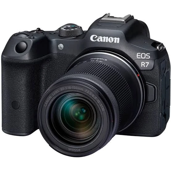 Canon EOS R7 + RF-S 18-150mm F3.5-6.3 IS STM EU26
